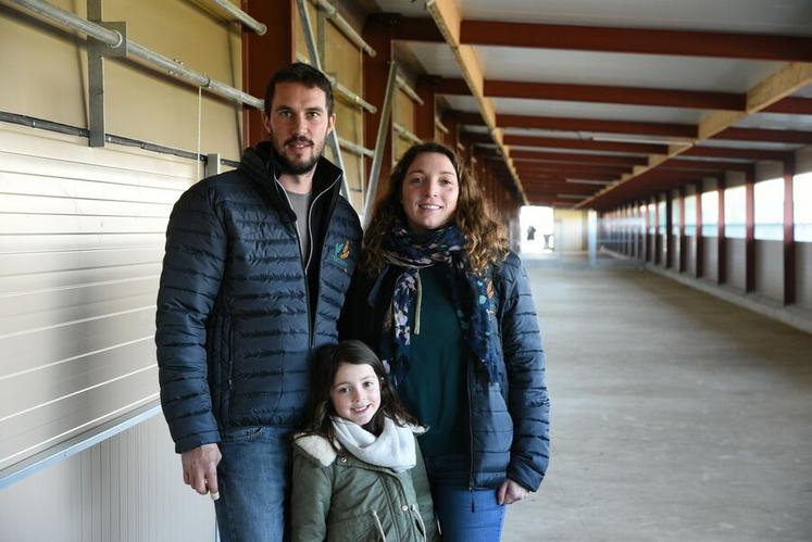 Le 19 janvier, à Escrennes. Avec leur fille Candice, Cyprien Thierry et Clémence Bellanger ont présenté leur nouveau bâtiment équipé d'une véranda de 500 m2.