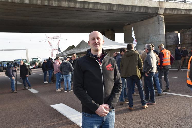 Réau, lundi 29 janvier. Yves Coppé sur le blocus de l'A5.