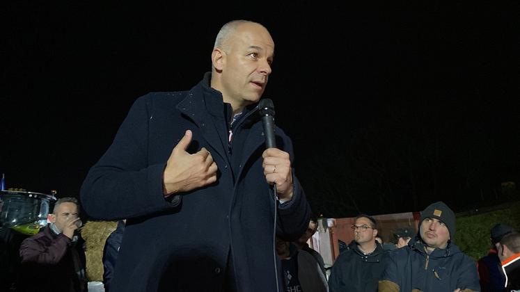 Jeudi 1er février, sur le point de blocage de l’A6. Arnaud Rousseau, président de la FNSEA, revient sur les réponses apportées aux revendications. 