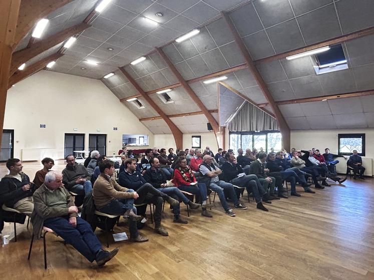 Fresnes-sur-Marne, vendredi 26 janvier. Après avoir organisé un barrage sur un rond-point à Meaux tout au long de la matinée, les adhérents se sont retrouvés en assemblée cantonale. 