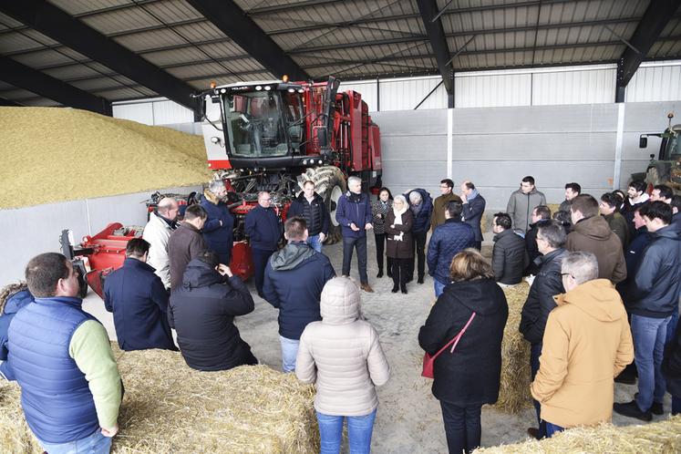 Échanges à bâtons rompus avec les exploitants agricoles du sud-Seine-et-Marne. 