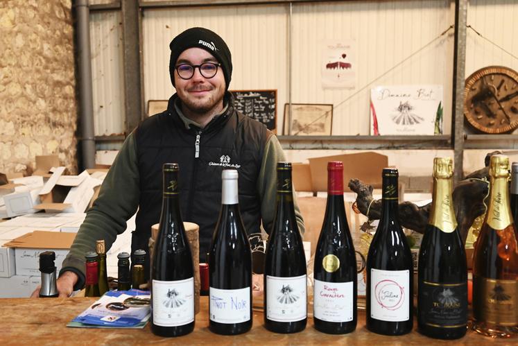 Hugo Biet est la cinquième génération à s'installer au sein du Domaine Biet, à Seigy. Il va s'associer avec sa sœur. 