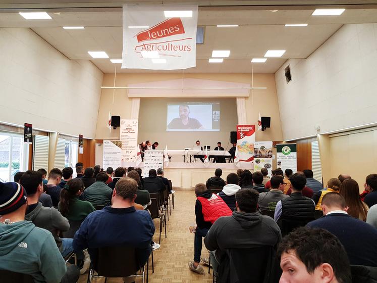 Pierrick Horel, secrétaire général de Jeunes agriculteurs national, est intervenu.