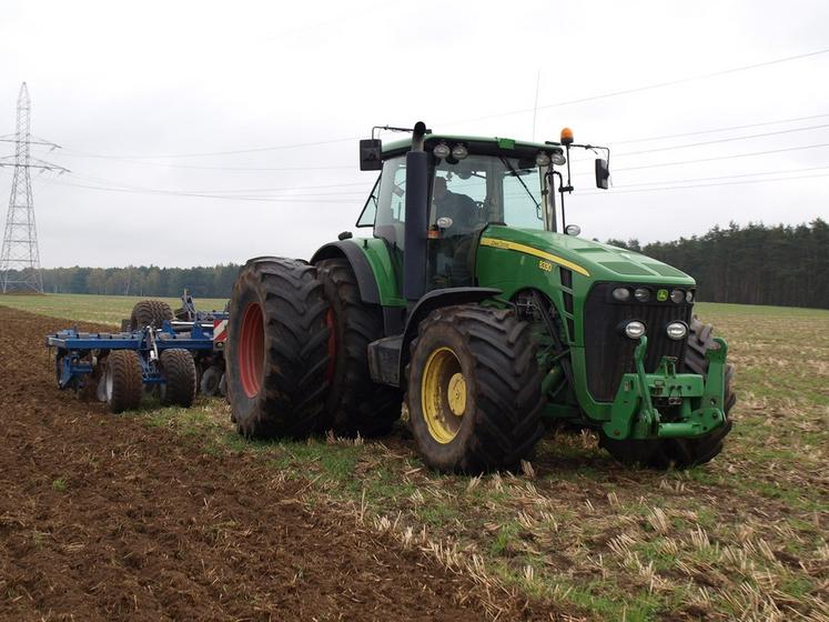 La marque John Deere demeure leader du marché des tracteurs agricoles en 2023.