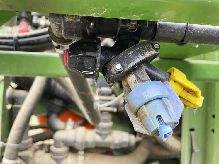 La vérification des fuites s'effectue à une pression de 4 bars.