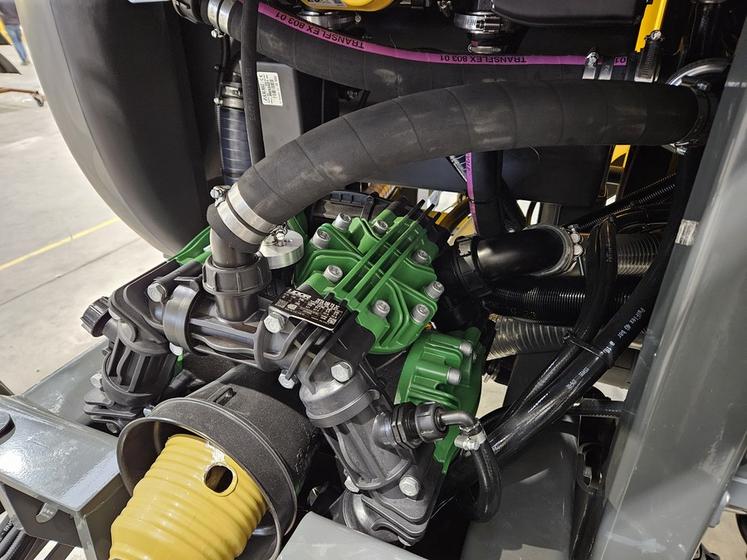 Couramment employée sur les pulvérisateurs, la pompe à pistons-membranes impose des entretiens réguliers.