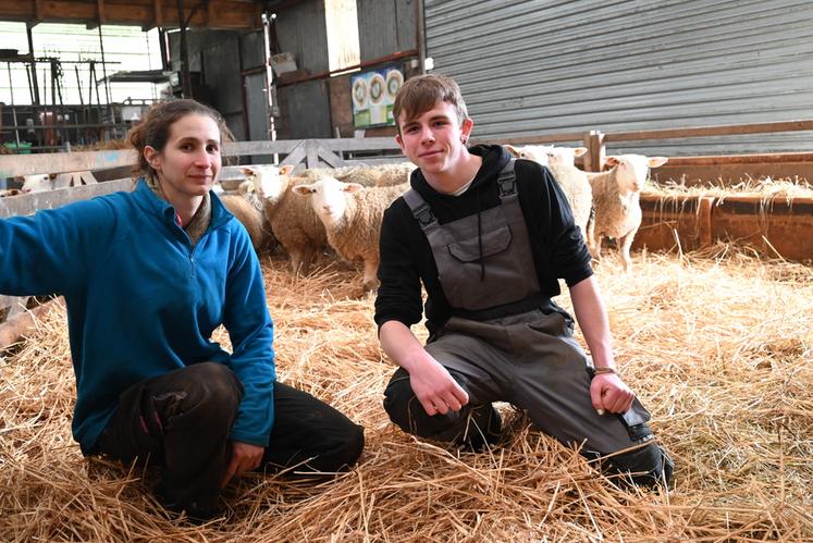 Pauline Dartois, professeure au lycée agricole de Vendôme, et Lukas Petit profitent de la semaine avant le Sia pour parfaire les techniques.