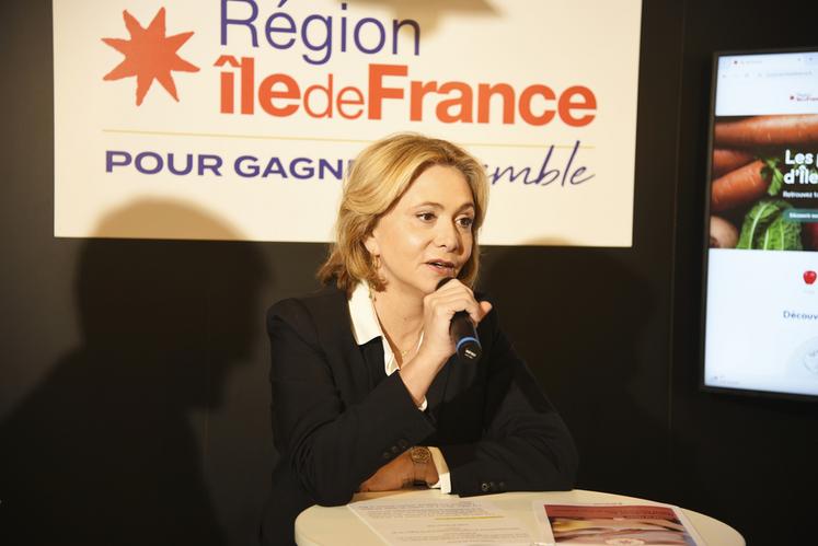 Valérie Pécresse, présidente de la Région Île-de-France, présente les dispositifs de soutien aux agriculteurs franciliens, le 26 février, au Sia.