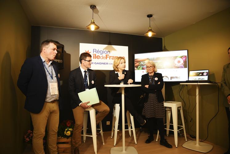 Jérôme Regnault, président de la commission agriculture et alimentation, Sébastien Dromigny, délégué spécial aux produits en Île-de-France, Valérie Pécresse, présidente de la Région Île-de-France, Valérie Lacroute, vice-présidente chargée de l’agriculture et de l’alimentation.