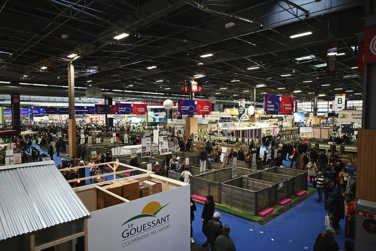 De nombreux curieux ont arpenté les allées du Salon en cette journée du mardi au parc des expositions de la Porte de Versailles à Paris. 