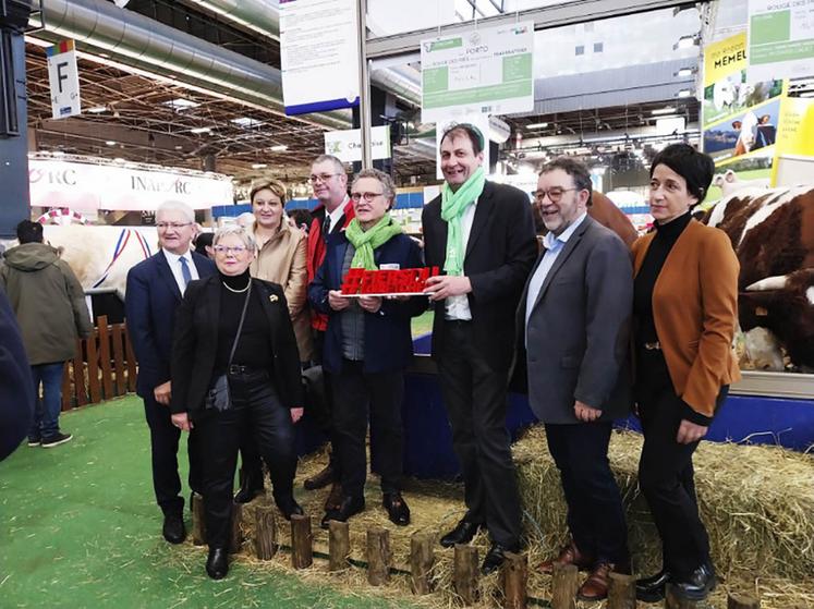 Une délégation d'élus de Loir-et-Cher était présente avec la présence de Philippe Gouet, président du Département ou encore Arnaud Bessé, président de la chambre d'Agriculture. 