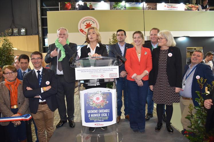 Durant les discours officiels, Céline Imart, agricultrice dans le Tarn et candidate aux européennes, s'est jointe à la délégation officielle.