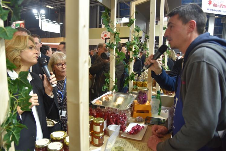 Présentation des produits à base de roses de Provins. 
