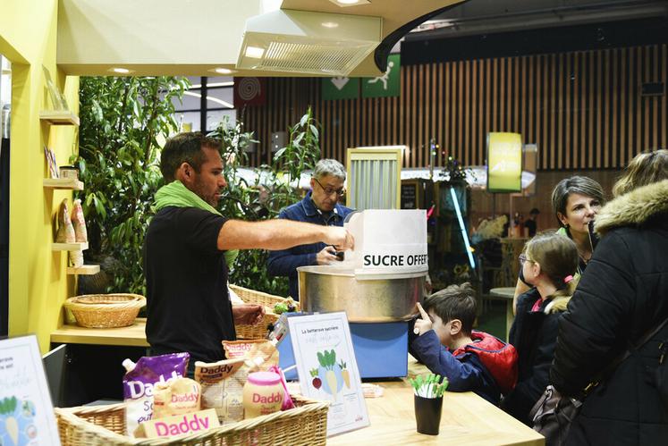 Mercredi 28 février à partir de 14 heures, la chambre d'Agriculture du Loiret a pu prendre place sur le stand de la région pour distribuer et valoriser les productions loirétaines.