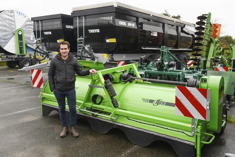 Pour Adrien Crosnier, responsable chez Ghestem Agri, le Rafale d'AVR est le meilleur défaneur du marché par sa qualité de coupe et son système d'aspiration.