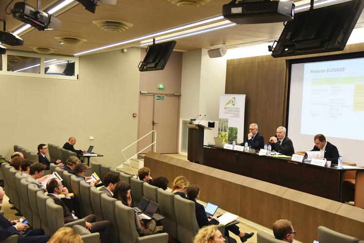 Jeudi 22 février, à Paris. L'après-midi de la session de la chambre d'Agriculture de région Île-de-France a été consacré aux nombreux travaux des commissions.