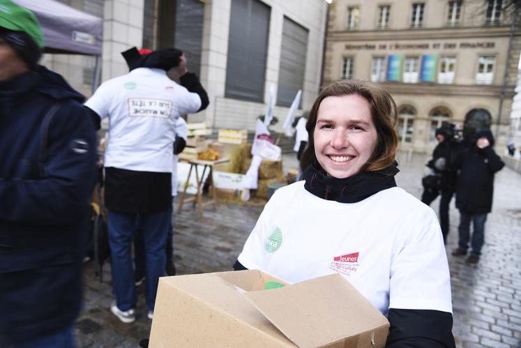 Justine, 24 ans, en cours d'installation dans les Yvelines : « On a l'impression que l'agriculture bio a été un peu oubliée ces dernières semaines. J'avais envie de montrer que l'on existe, et de montrer nos produits ».
