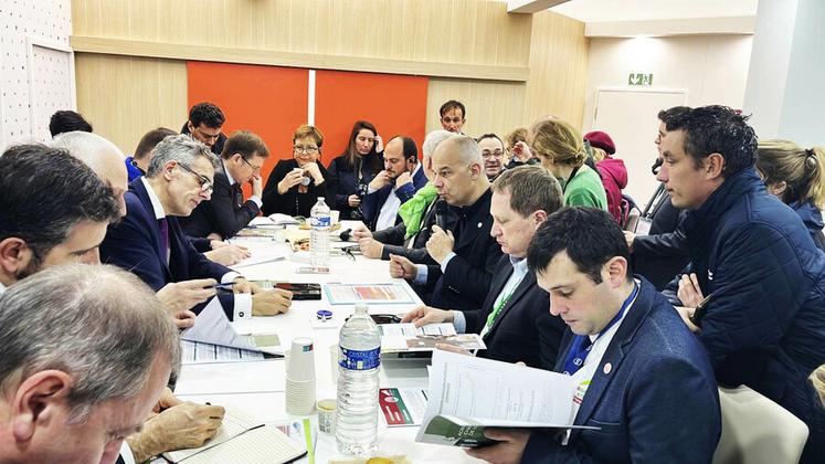 Les préfets se sont notamment rendus sur le stand de la FNSEA où ils ont échangé avec Arnaud Rousseau, président du syndicat. 