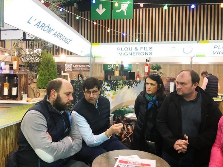 Les rencontres pour les Jeunes agriculteurs se sont succédé tout au long du Sia. Ici, le président de JA CVL, Charles Perdereau, a rencontré le député de la 5e circonscription du Loiret, Anthony Brosse.