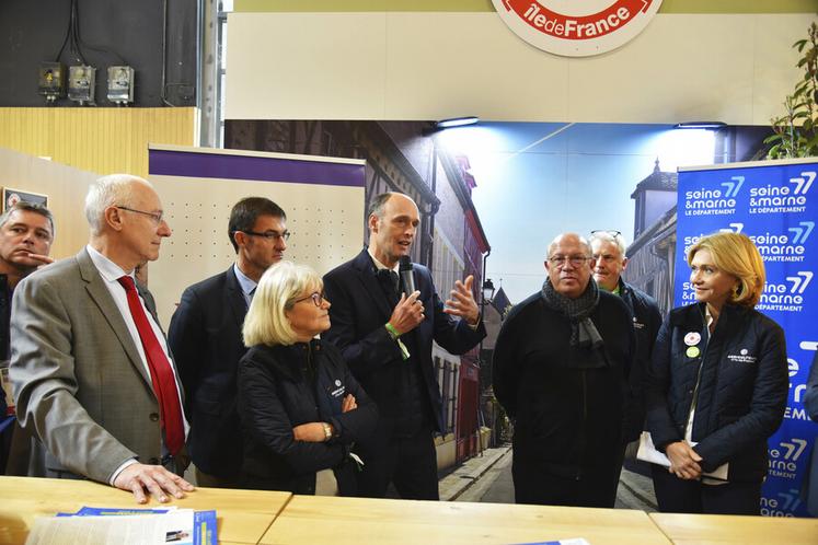 Présentation de Seine-et-Marne fraîcheur, une restauration responsable et locale dans les cantines des collèges et lycées à la rentrée prochaine grâce à leur approvisionnement via Approv'halles. 