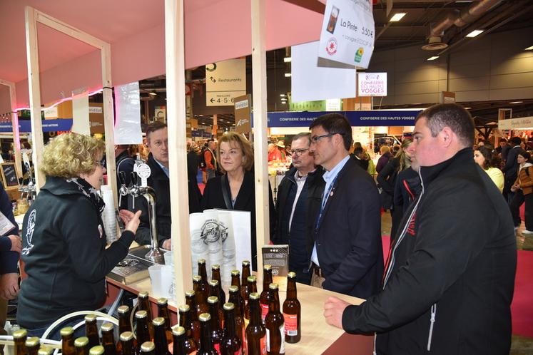 Moment d'échanges avec les producteurs (ici, La Gâtine).