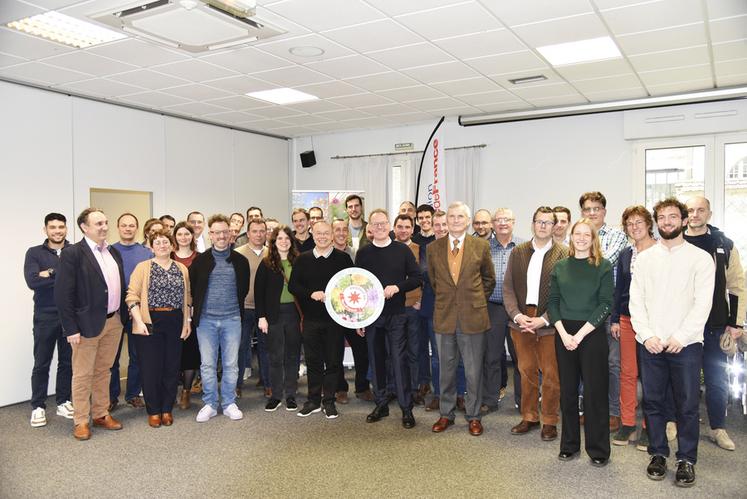 Les adhérents des trois structures, ici accompagnés d'invités, se sont retrouvés pour fusionner en une organisation commune.