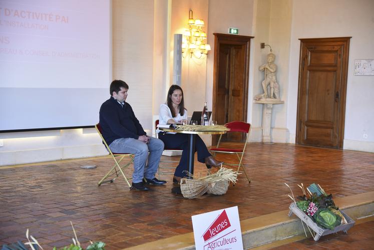 Jeudi 14 mars, à Longnes (Yvelines). Alix Heurtaut, présidente, et Baptiste Devienne, trésorier, ont présenté le rapport d'activité de l'année passée lors de l'AG de JA Île-de-France ouest.