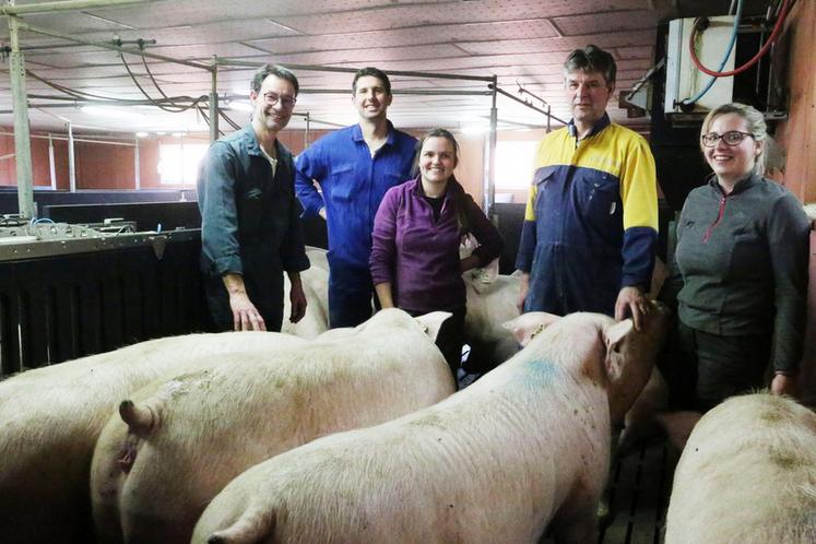 Thomas Lapie, Sébastien Francart, Hervé Lapie et les deux salariées Amélie et Lucie.