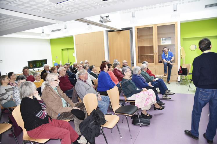 Rozay-en-Brie, jeudi 14 mars. Les anciens exploitants agricoles ont révisé le Code dans la bonne humeur.