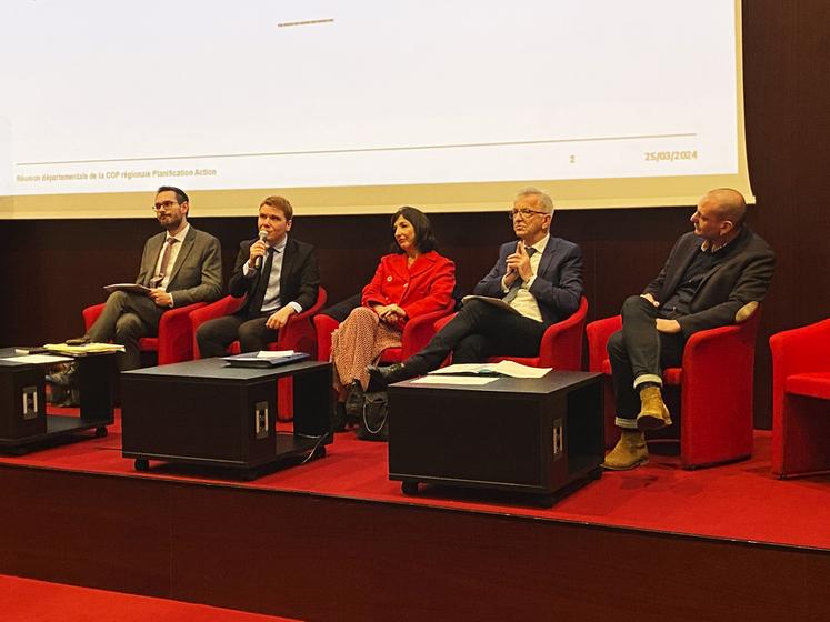 Lundi 25 mars, à Vineuil. Sophie Brocas, préfète de la région, et François Bonneau, président du conseil régional, étaient présents lors du lancement de la COP régionale en Loir-et-Cher.