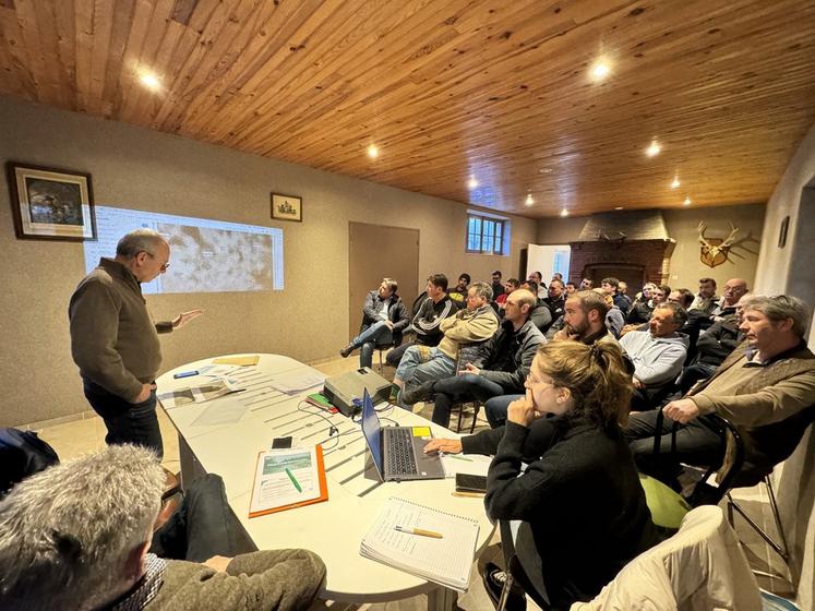 Les membres du syndicat de Houdan se sont réunis jeudi 28 mars à Dannemarie (Yvelines).