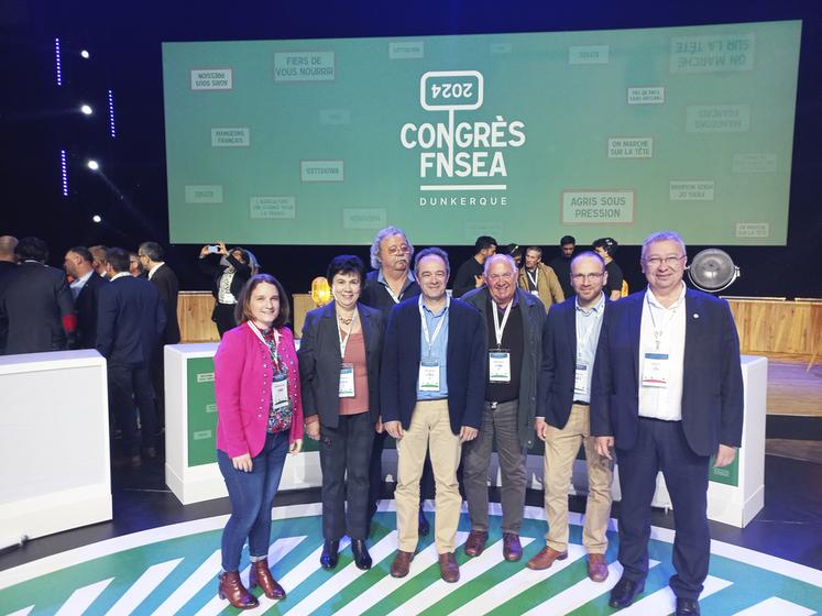 Une délégation représentant la FNSEA 28 était présente au 78e congrès de la FNSEA à Dunkerque, du 28 au 30 mars. De g. à d. : Auréline Dolléans, Mireille Binet, Patrice Joseph, Bertrand Petit, Jean-Luc Texier, David Faucheux et Éric Thirouin.
