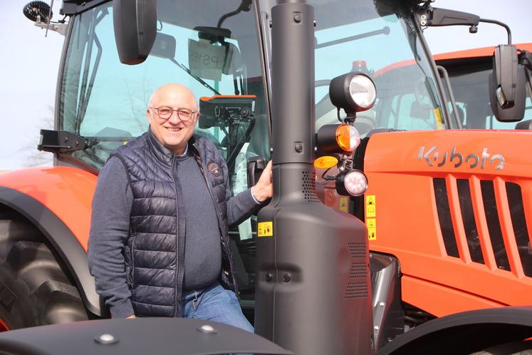 Dominique Auber commercialise la gamme Kubota depuis 2012.