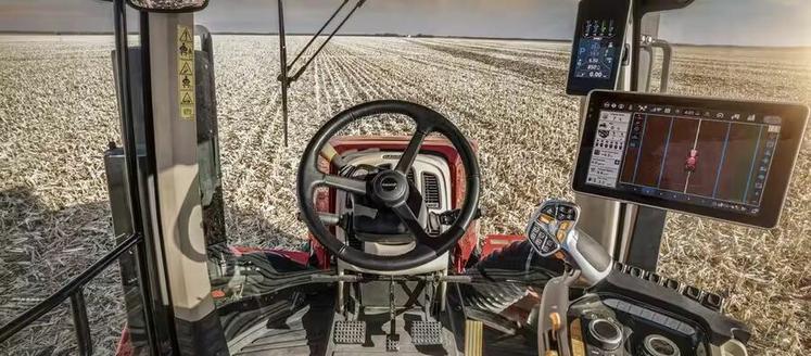 Le logiciel AFS Vision Pro associé à l'écran tactile AFS Pro 1200 avec fonctionnalité Bluetooth, est de série sur le nouveau Quadtrac 715. 