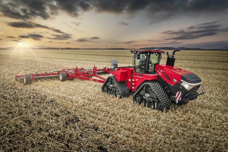 Case IH commercialise le tracteur Quadtrac 715, dont la puissance maximale atteint désormais 778 chevaux. Pour l'abreuver, le réservoir a été augmenté à 1 968 litres.