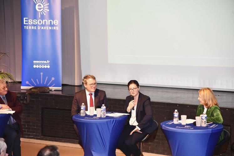 François Durovray, président du conseil départemental, et Frédérique Camilleri, préfète de l'Essonne, ont ouvert l'après-midi d'échanges.