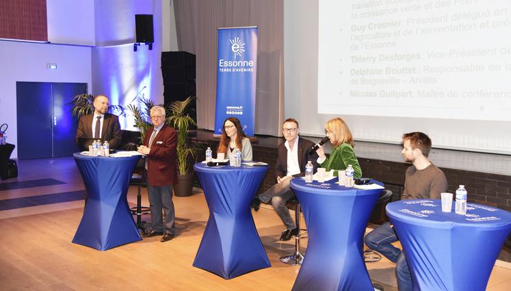 La seconde table ronde a permis d'aborder la question de l'adaptation au changement climatique.