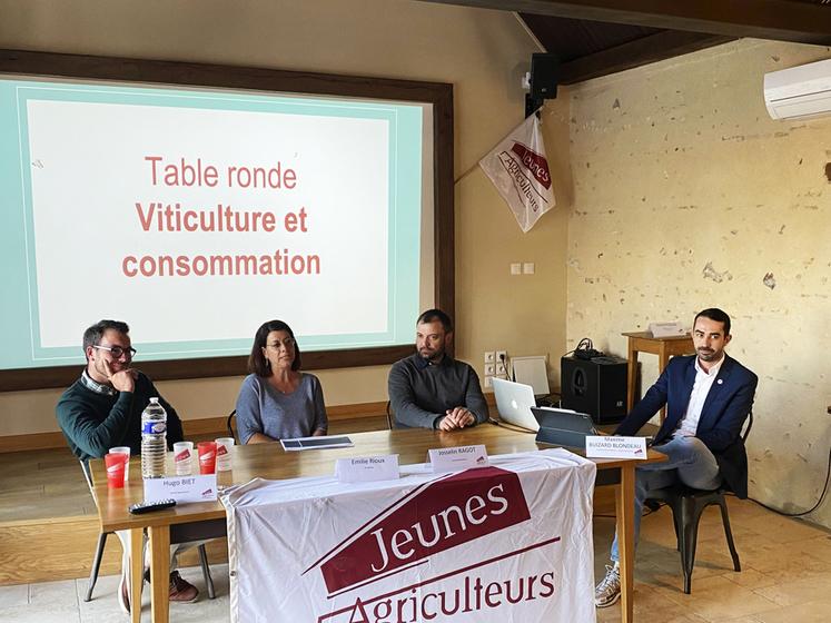 Vendredi 22 mars, à Mennetou-sur-Cher. À l'occasion de son assemblée générale, le syndicat Jeunes agriculteurs Centre-Val de Loire a organisé une table ronde sur l'évolution de la consommation de vin en France.