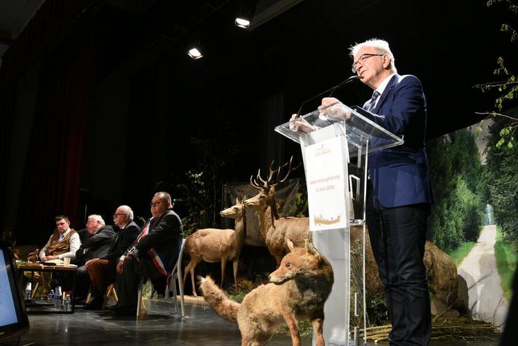 Pour la première fois, François Bonneau, président du conseil régional, s'est rendu à l'AG des chasseurs. En septembre dernier, il avait assisté pour la première fois aussi à la Fête de la Sange.