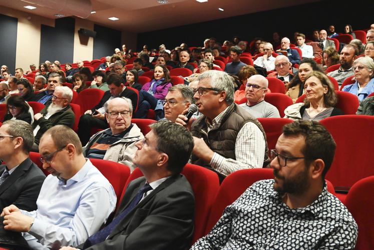 Durant les Assises de l'eau départementales, mardi 9 avril. De nombreux acteurs et utilisateurs de l'eau du département ont pris la parole, à l'image de Benoît Lonqueu, président du Syndicat des irrigants de Loir-et-Cher.