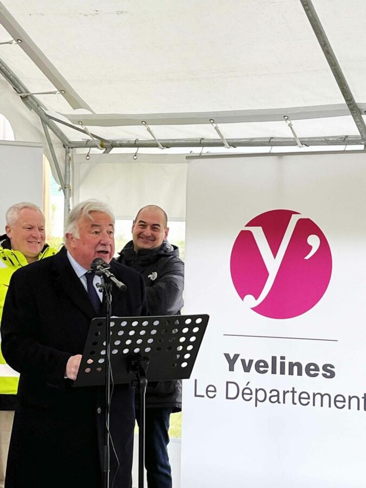 Gérard Larcher, président du Sénat, a détaillé deux propositions faites par le Sénat en matière de biogaz : la création d'un guichet unique pour tous les projets, et le renvoi de tout contentieux éventuel au Conseil d'État. « Nous devons rebâtir un pacte de confiance avec le monde agricole, et d'une crise, faire un facteur de rassemblement et d'unité », a-t-il affirmé.