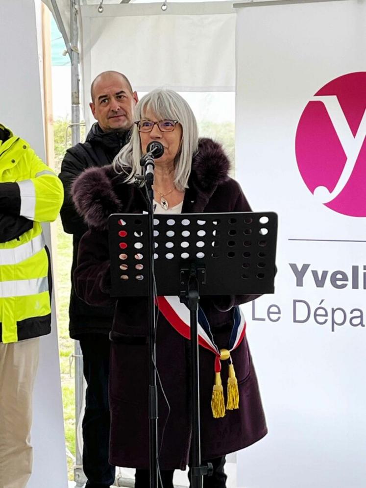 La maire de Sonchamp, Ysabelle May-Ott, a souligné la démarche « pédagogique et de dialogue » initiée dès 2019 avec la population et a souhaité une « longue et heureuse vie » au projet.