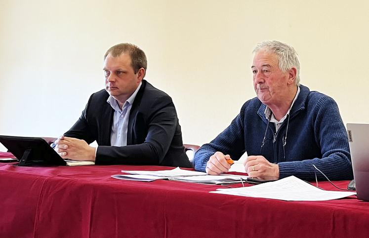 Jean-Claude Pette, président de la FDSPL 77 et de l'AEPL 77, aux côtés du vice-président de la chambre d'Agriculture de région Île-de-France, Guillaume Lefort.