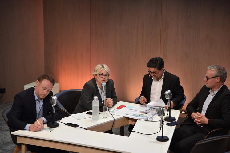 Une table ronde animée par Éric Dournès a réuni Thierry Desforges, vice-président de l'Union de l'Essonne, Carole Zakine, docteure en droit de l'environnement, et Jean-Sébastien Ferjou, directeur de publication d'Atlantico, sur la thématique des rapports avec l'écologie.