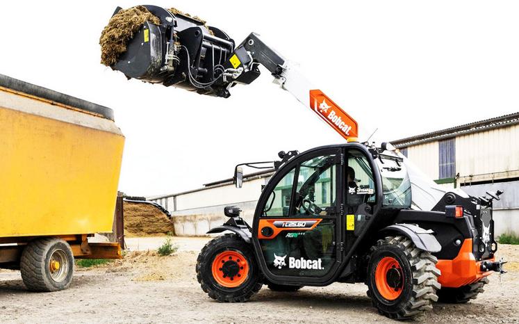 La force de levage des chargeurs télescopiques compacts atteint 2,5 tonnes. 