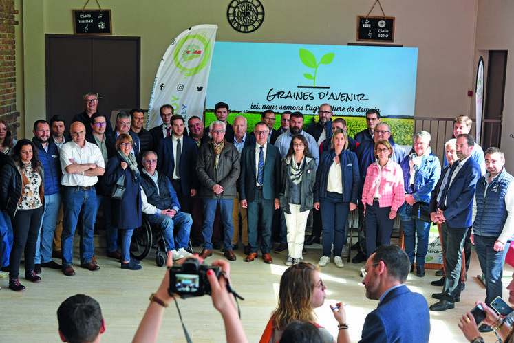 Mercredi 15 mai, à Amilly. Tous les partenaires de la plateforme Graines d'avenir étaient présents pour son inauguration au lycée Le Chesnoy.