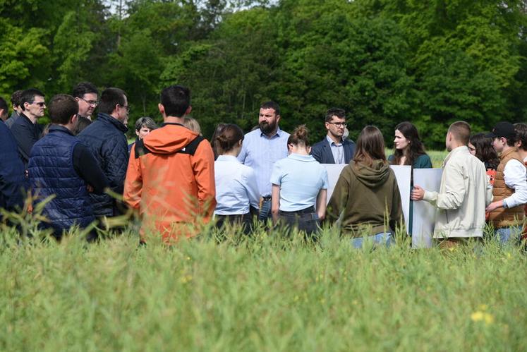 Les élèves du lycée ont présenté les caractéristiques de la plateforme.