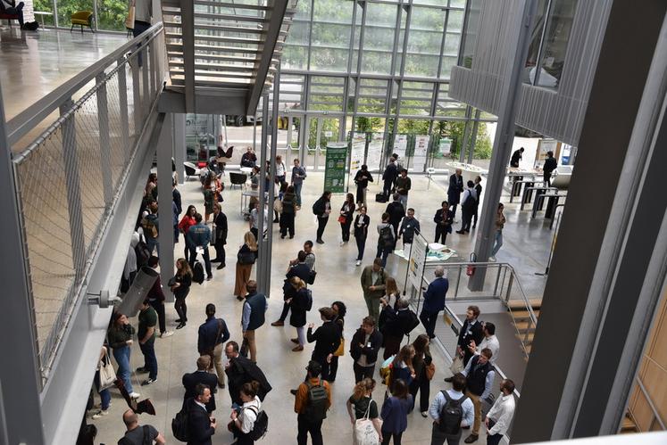 Jeudi 16 mai, à Palaiseau (Essonne). 450 personnes ont assisté au forum CarbonConnect dans les locaux d'AgroParisTech.