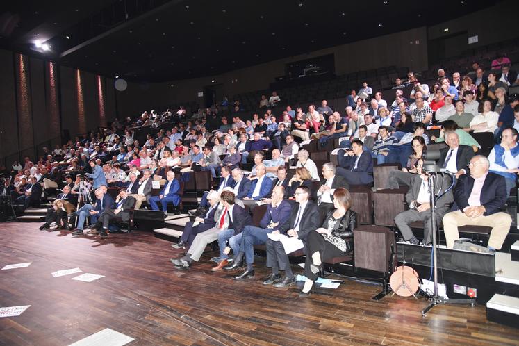 Montereau-Fault-Yonne, salle Le Majestic, jeudi 23 mai. Un auditoire très attentif aux échanges.