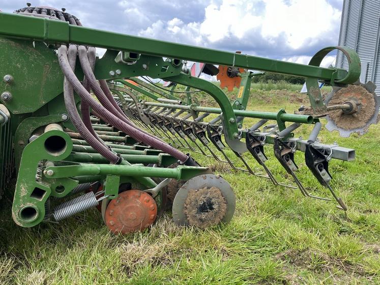 Les Rotec du semoir Amazone sont bien adaptés aux terres argileuses comme celles de l’exploitation agricole de Guillaume Leroy dans le secteur d’Écrosnes (Eure-et-Loir). 